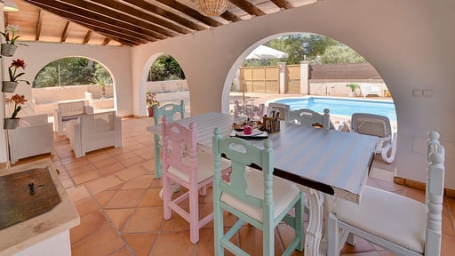 Villa Abril Dining area