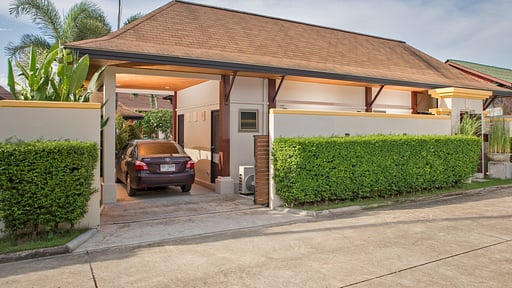 Villa Adonara Parking areas