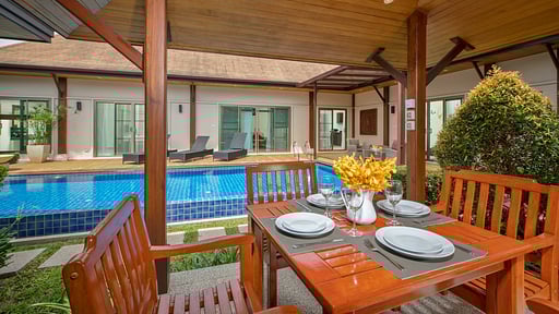 Villa Adonara Dining area