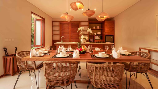 Villa Agra Dining area