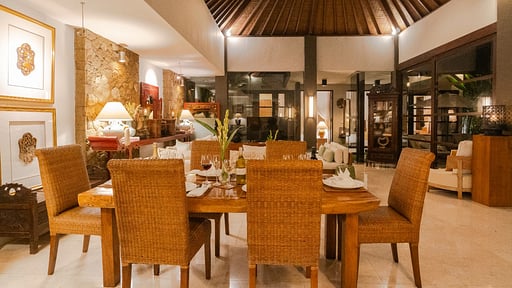 Villa Akhira One Essecke