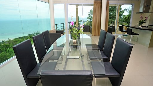 Villa Akira Dining area