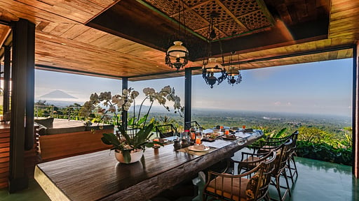 Villa Alam Mountain Dining area