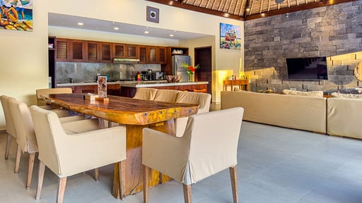 Villa Alam Dining area