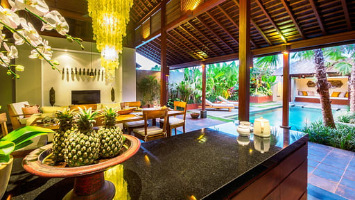 Villa Alamanda Bumbak Kitchen