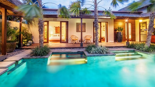 Villa Alamanda Bumbak Swimming pool