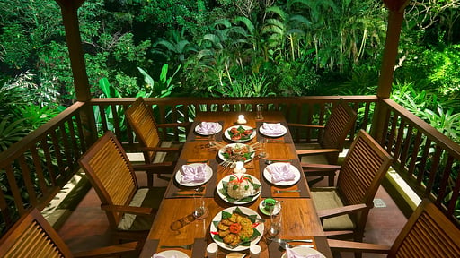 Villa Alamanda Dining area