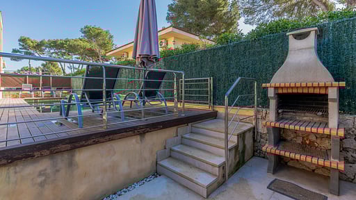 Villa Albufera BBQ equipment