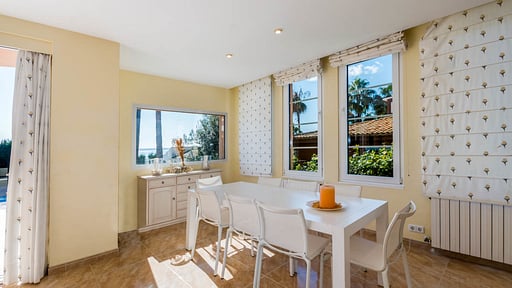 Villa Alca Paradiso Zona de comedor