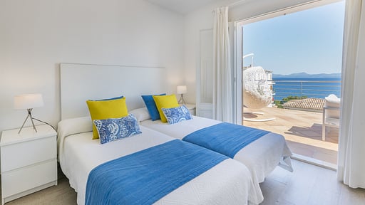 Villa Alcanada Slaapkamer 1