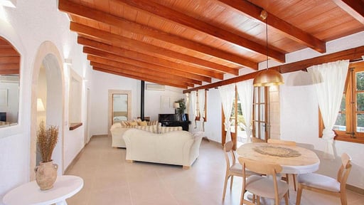 Villa Alegre Dining area