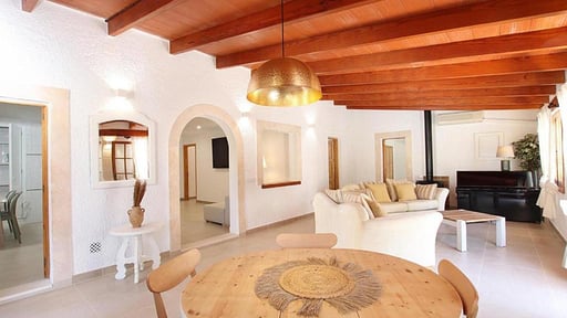 Villa Alegre Dining area