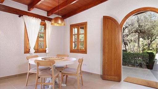 Villa Alegre Dining area