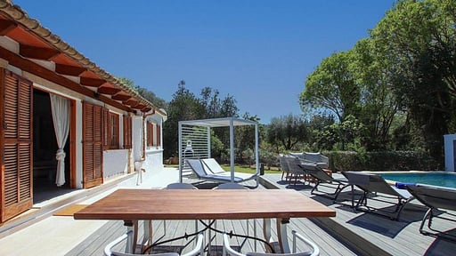 Villa Alegre Dining area