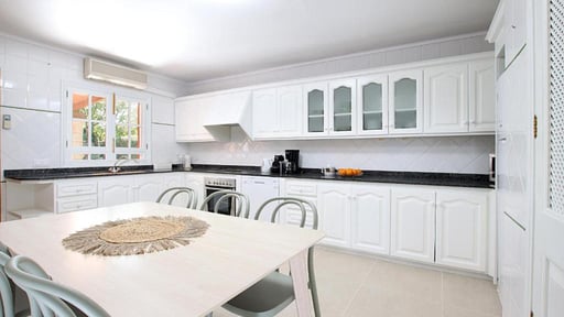 Villa Alegre Kitchen