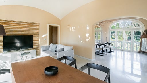 Villa Alfresco Bedroom 6