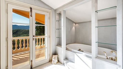 Villa Alfresco Bedroom 5