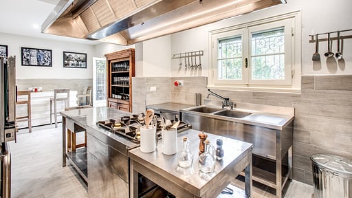 Villa Alfresco Kitchen