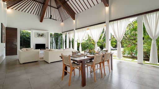 Villa Alice Dua Dining area