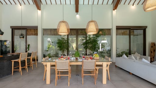 Villa Alice Satu Dining area