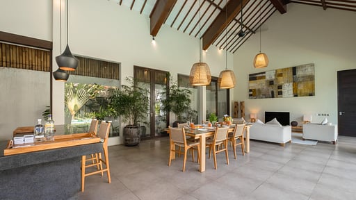 Villa Alice Satu Dining area