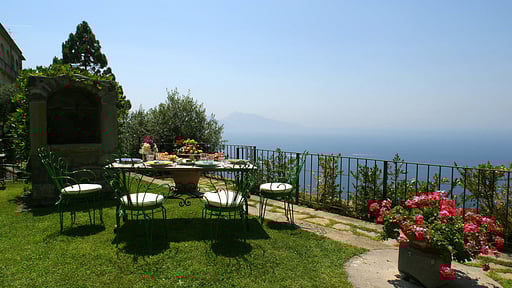 Villa Alma Dining area