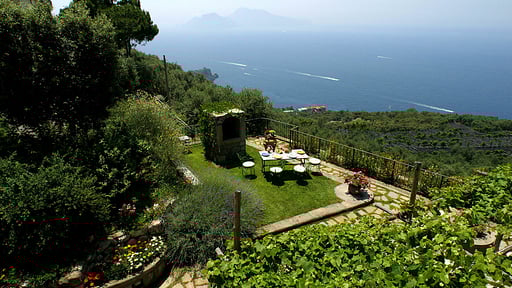 Villa Alma Dining area
