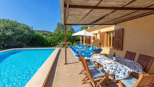 Villa Almadrava Dining area