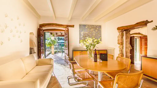 Villa Alona Dining area