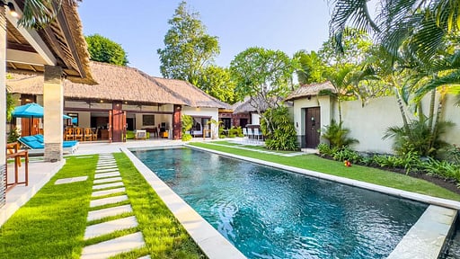 Villa Alore Swimming pool