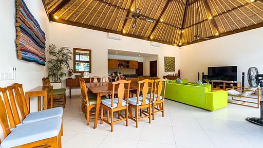Villa Alore Dining area