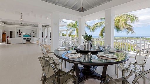 Villa Always Dining area