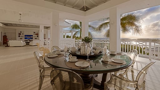 Villa Always Dining area