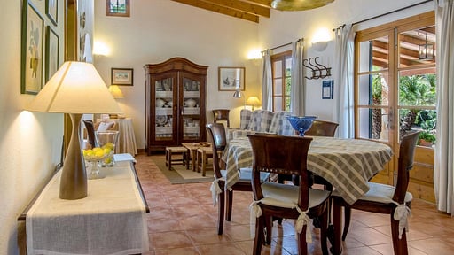 Villa Alzina Dining area