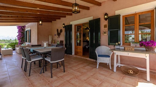Villa Alzina Dining area