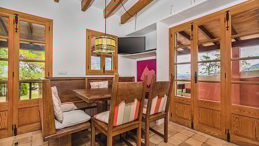 Villa Amaranth Dining area