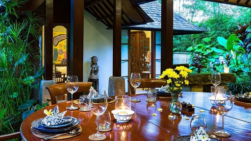 Villa Amaru Обеденная зона