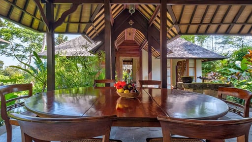 Villa Amaru Обеденная зона