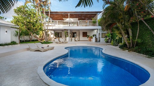 Villa Amaya Swimming pool