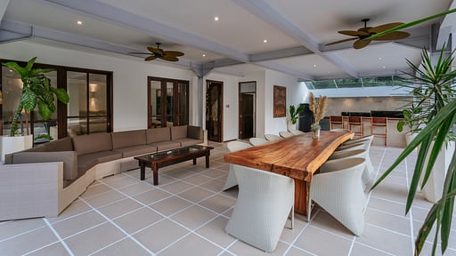 Villa Amaya Dining area