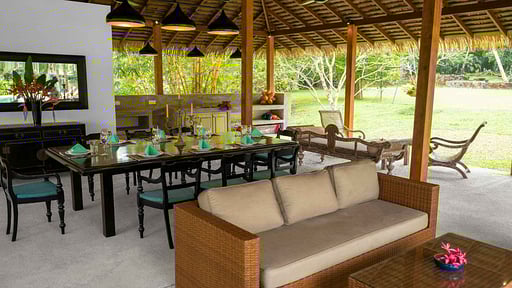 Villa Amber Llama Gazebo