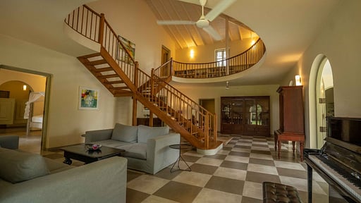 Villa Amber Llama Living room