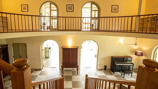 Villa Amber Llama Living room