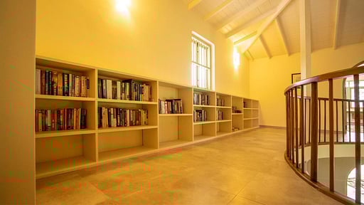 Villa Amber Llama Media room