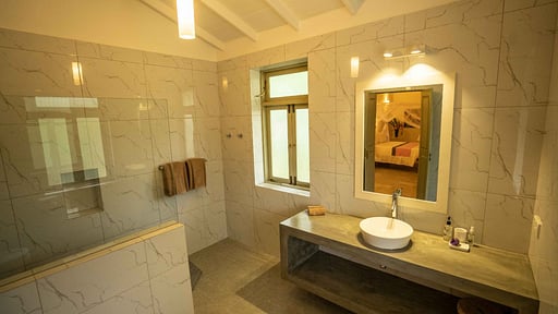 Villa Amber Llama Bedroom 1