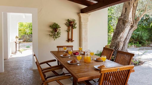 Villa Ameixa Dining area