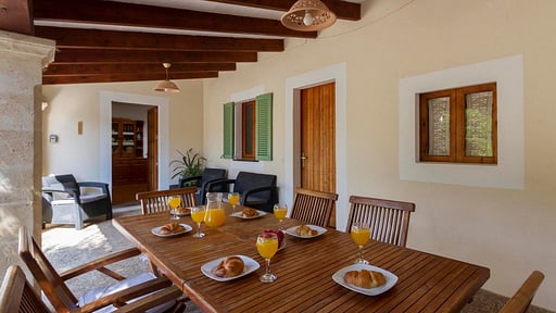 Villa Ameixa Dining area