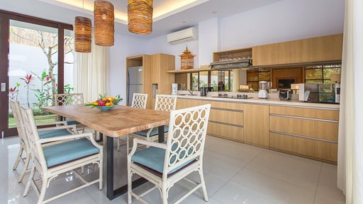 Villa Amelie Dining area