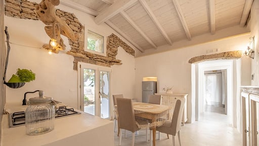 Villa Ametista Dining area 2