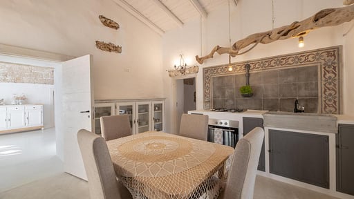 Villa Ametista Dining area 3